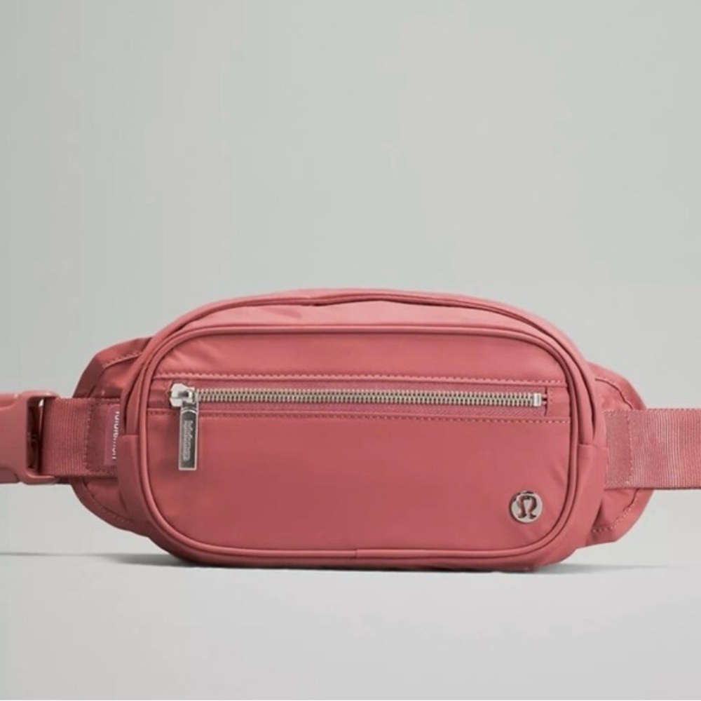 lululemon athletica Rose Belt Bag